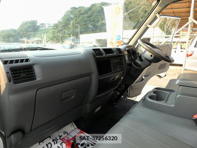 Mazda BONGO VAN 2015-09 8343578-12
