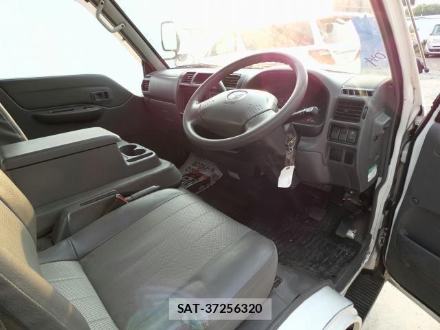 Mazda BONGO VAN 2015-09 8343578-14