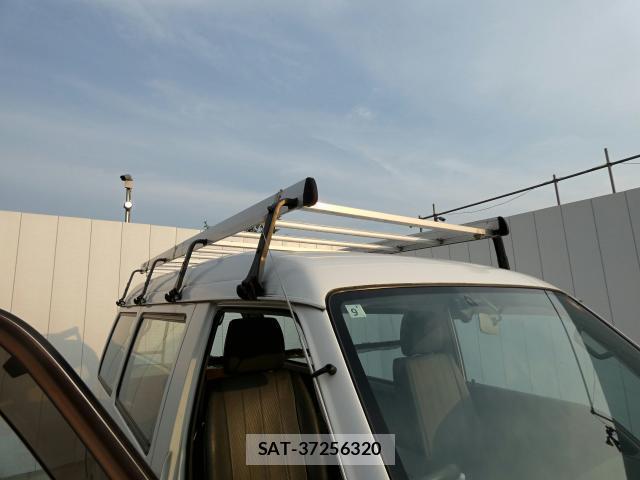 Mazda BONGO VAN 2015-09 8343578-17