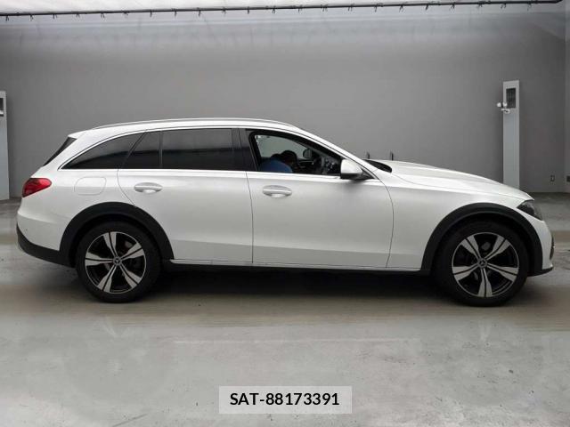 Mercedes Benz C-CLASS 2022-01 8342955-7