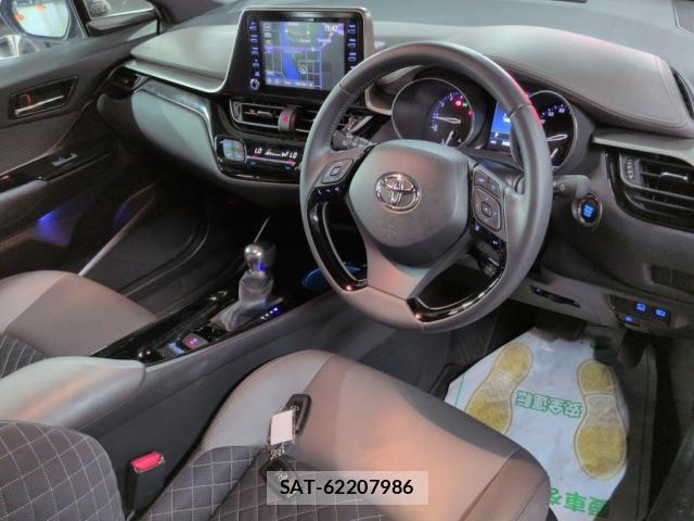 Toyota C-HR 2022-12 8342588-2