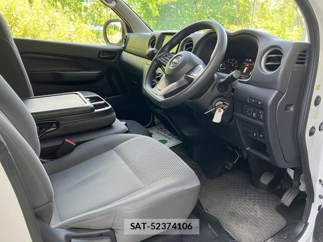Nissan Caravan 2023-10 8343682-4