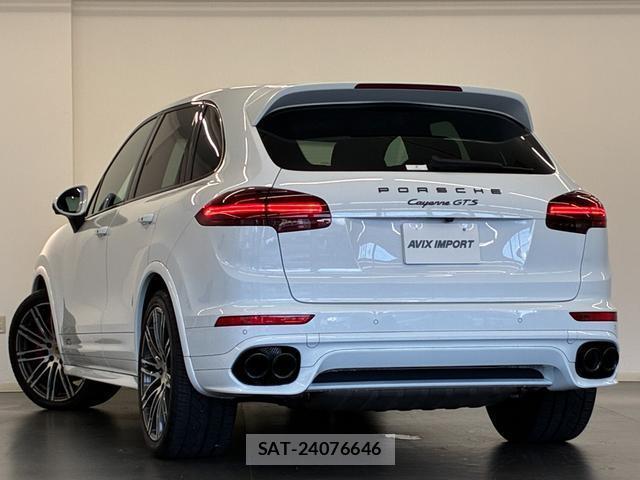 Porsche CAYENNE 2016-01 8343713-1