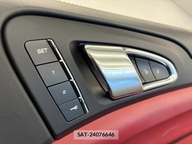 Porsche CAYENNE 2016-01 8343713-17