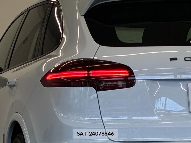 Porsche CAYENNE 2016-01 8343713-3