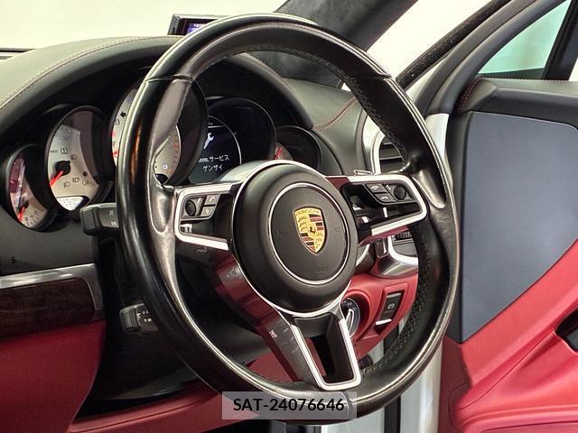 Porsche CAYENNE 2016-01 8343713-7