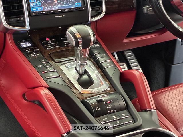 Porsche CAYENNE 2016-01 8343713-8