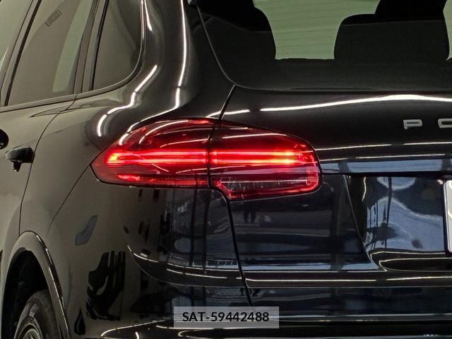 Porsche CAYENNE 2016-12 8343714-3