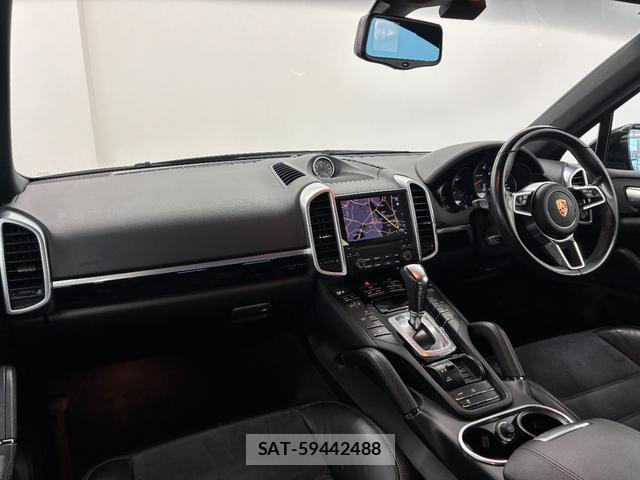 Porsche CAYENNE 2016-12 8343714-6