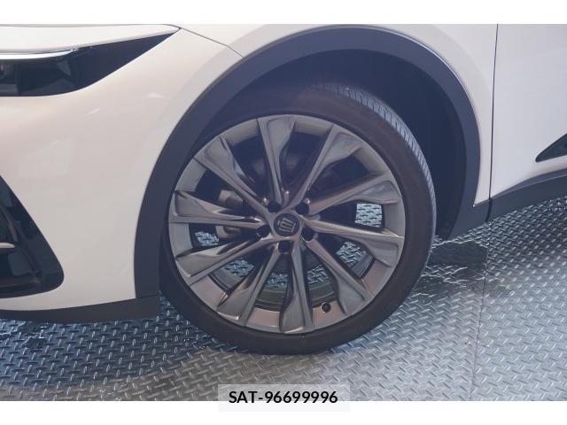 Toyota Crown Crossover 2023-09 8342187-8