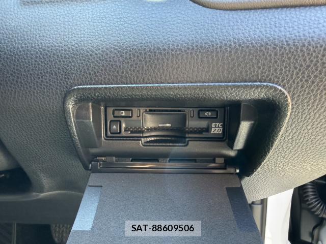 Toyota CROWN ESTATE 2025-03 8342373-19