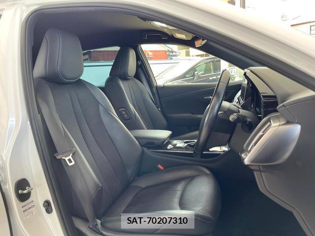 Toyota CROWN HYBRID 2021-01 8343846-5