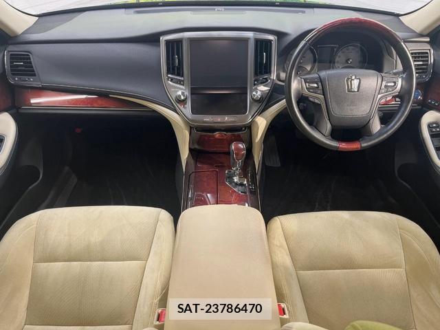 Toyota CROWN MAJESTA 2016-08 8342023-1