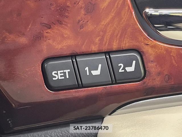 Toyota CROWN MAJESTA 2016-08 8342023-5