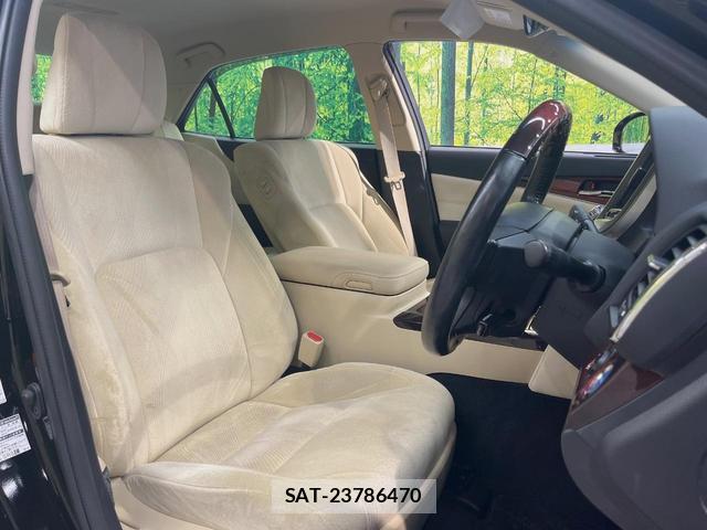 Toyota CROWN MAJESTA 2016-08 8342023-7