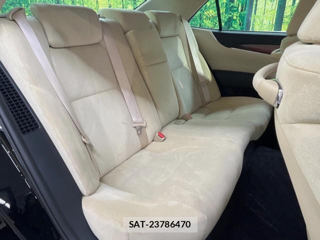 Toyota CROWN MAJESTA 2016-08 8342023-8