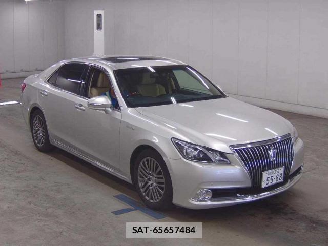 Toyota CROWN MAJESTA 2013-09 8342594-0