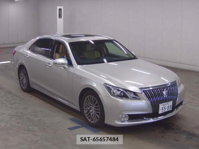 Toyota CROWN MAJESTA 2013-09 8342594-3