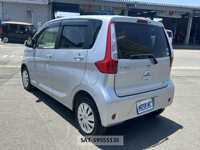 Nissan DAYZ 2013-08 8342207-10