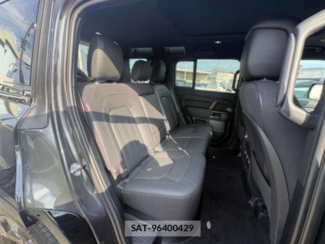Land Rover DEFENDER 2024-04 8342279-6