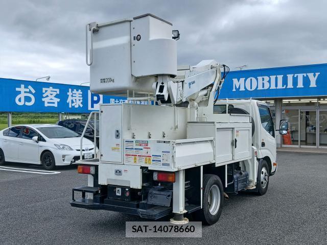 Hino DUTRO 2018-06 8342932-1