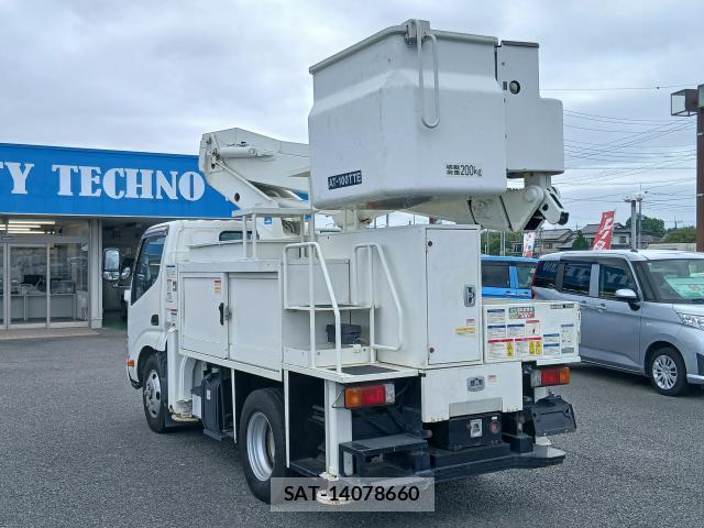 Hino DUTRO 2018-06 8342932-17