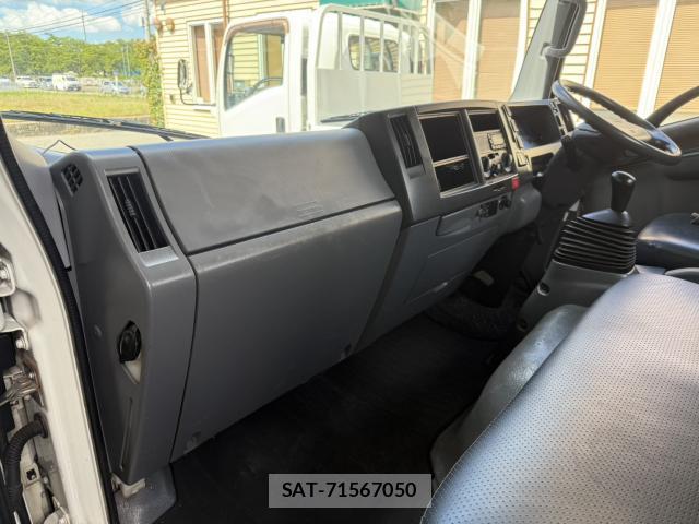 Isuzu ELF TRUCK 2012-02 8342839-18