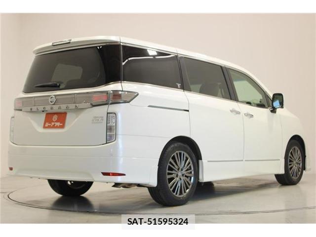 Nissan ELGRAND 2017-04 8342140-10