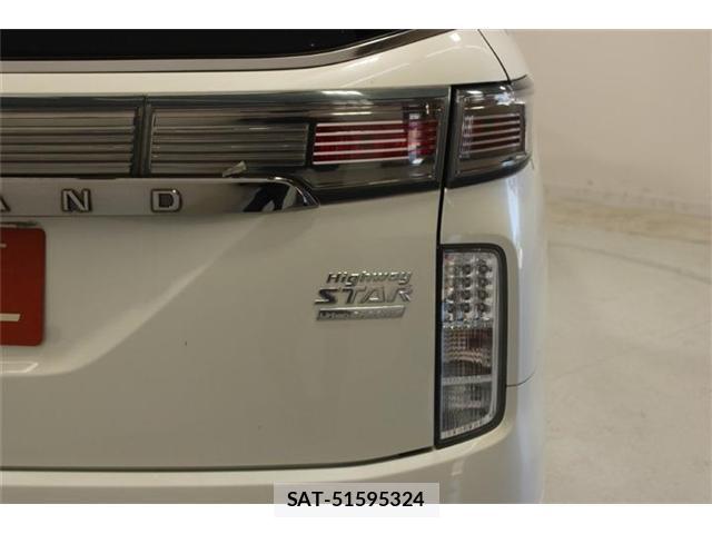 Nissan ELGRAND 2017-04 8342140-16