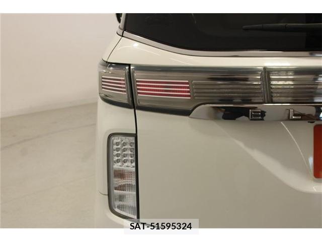 Nissan ELGRAND 2017-04 8342140-17