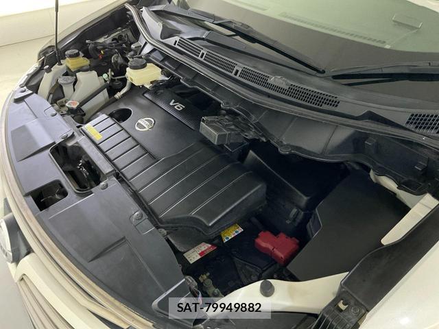 Nissan ELGRAND 2017-02 8343942-12