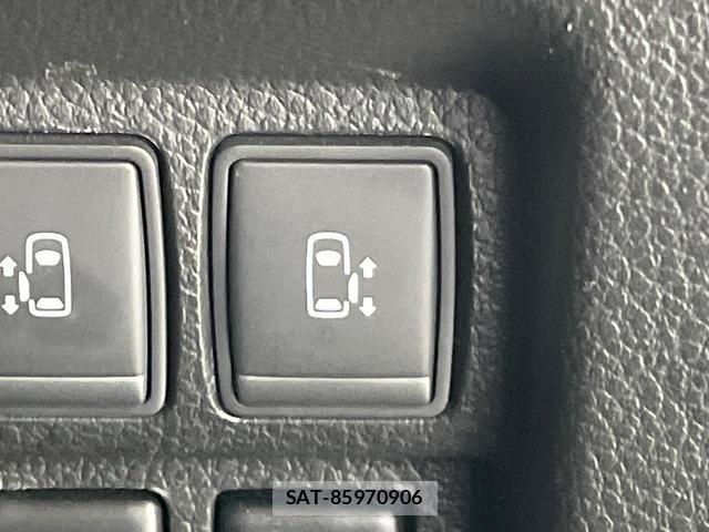 Nissan ELGRAND 2017-09 8344025-4