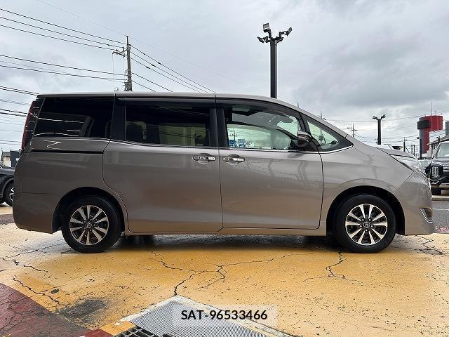 Toyota ESQUIRE 2018-10 8343861-3