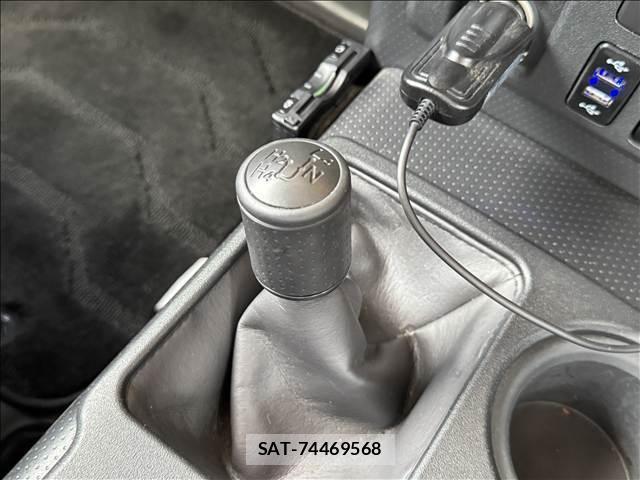 Toyota FJ CRUISER 2015-06 8343140-14