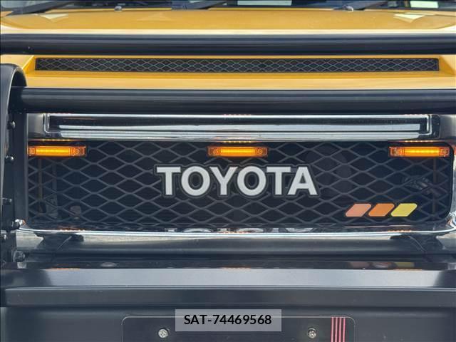 Toyota FJ CRUISER 2015-06 8343140-5