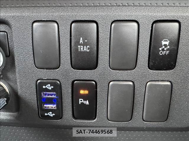 Toyota FJ CRUISER 2015-06 8343140-6