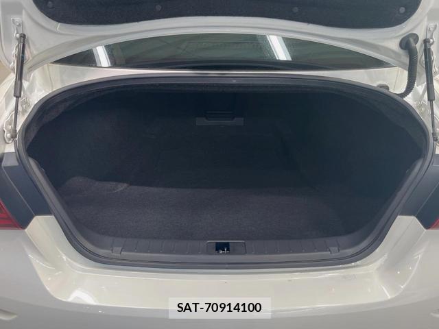 Nissan FUGA 2015-07 8342031-11