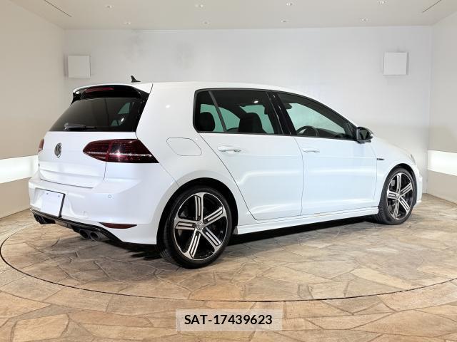 VolksWagen GOLF R 2016-07 8343130-2