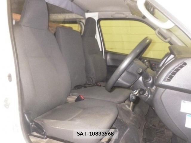 Toyota HIACE VAN 2018-06 8342798-3