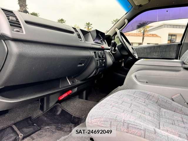 Toyota HIACE VAN 2006-07 8342897-2