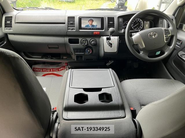 Toyota HIACE VAN 2023-10 8343228-3