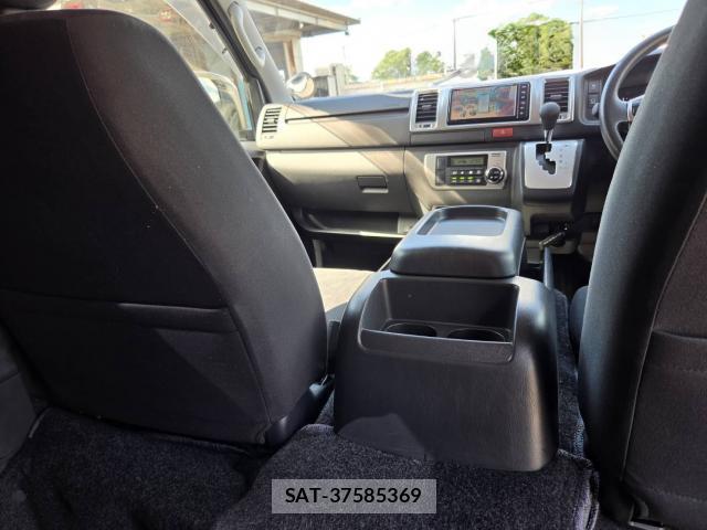 Toyota HIACE VAN 2022-04 8343429-19