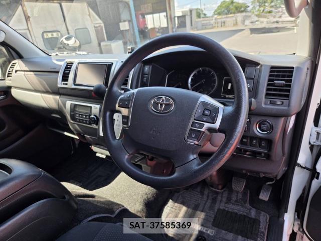 Toyota HIACE VAN 2022-04 8343429-3