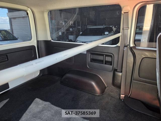 Toyota HIACE VAN 2022-04 8343429-9