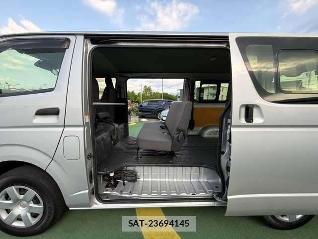 Toyota HIACE VAN 2021-06 8343729-14
