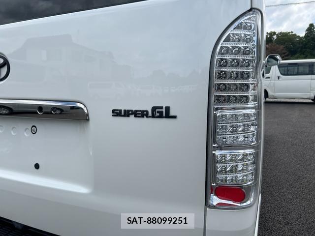 Toyota HIACE VAN 2015-10 8343885-18