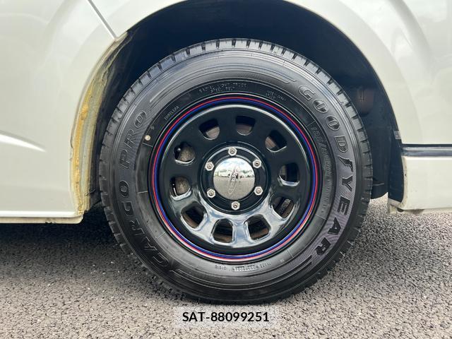 Toyota HIACE VAN 2015-10 8343885-19