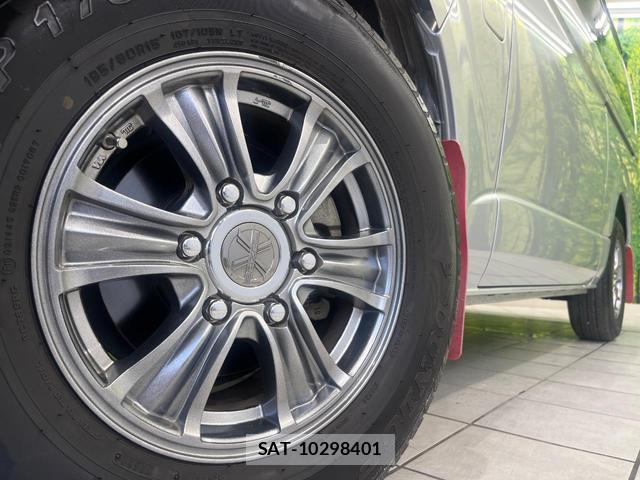 Toyota HIACE WAGON 2022-08 8344012-13