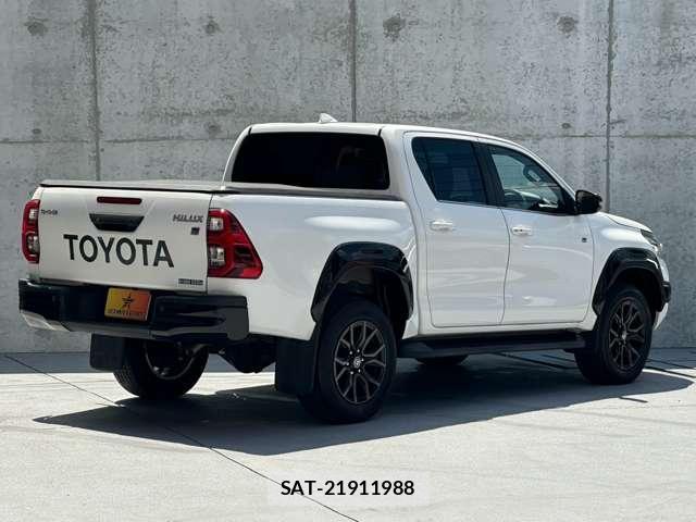 Toyota HILUX 2023-09 8343838-3