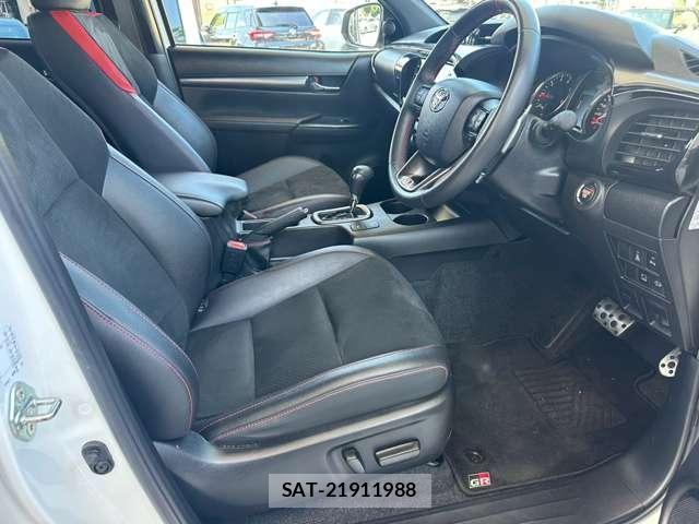 Toyota HILUX 2023-09 8343838-4